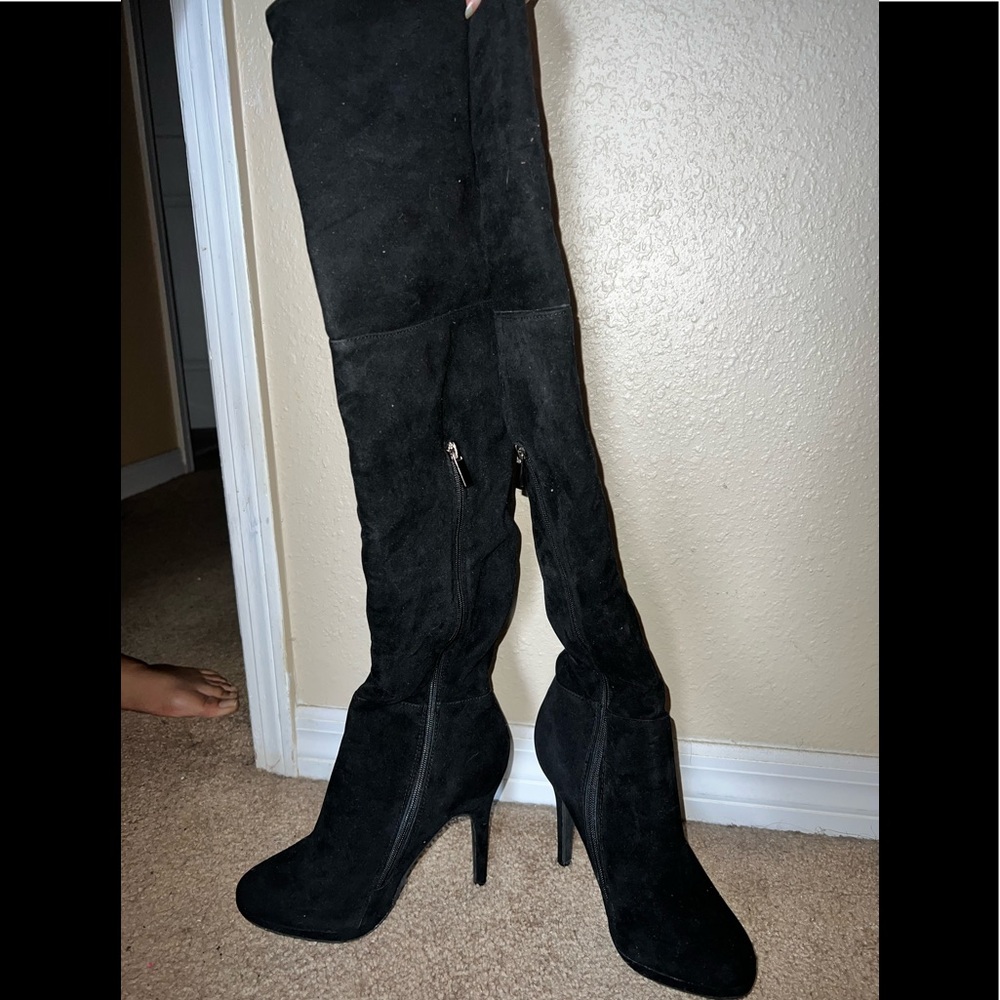 Rouge thigh high black boots size 8.5 womens with a 4” heel
